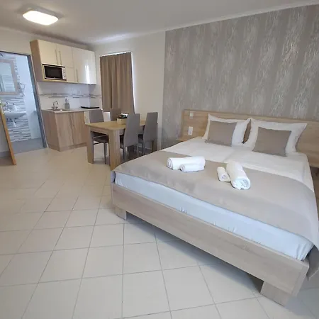 Kek Mediterran Haz ホームステイ *