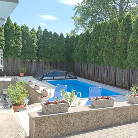 Kek Mediterran Haz ホームステイ バラトンフレド