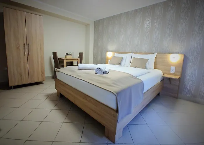 Kek Mediterran Haz * באלאטונפורד