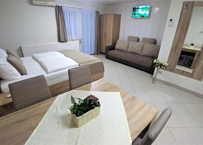 Kek Mediterran Haz *