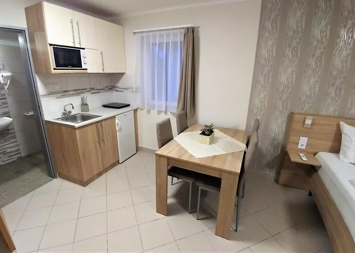 בית אירוח Kek Mediterran Haz *