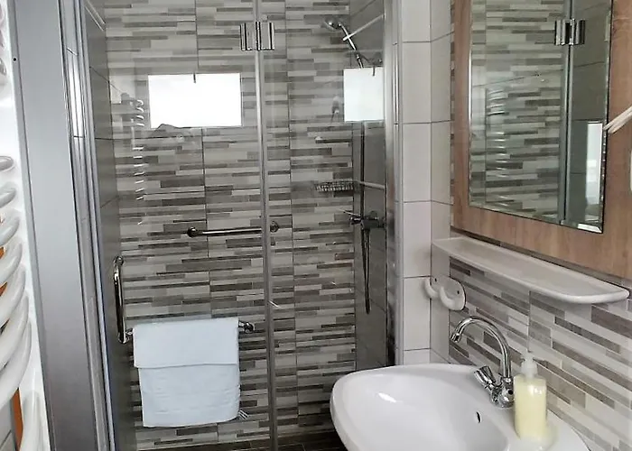 Kek Mediterran Haz באלאטונפורד